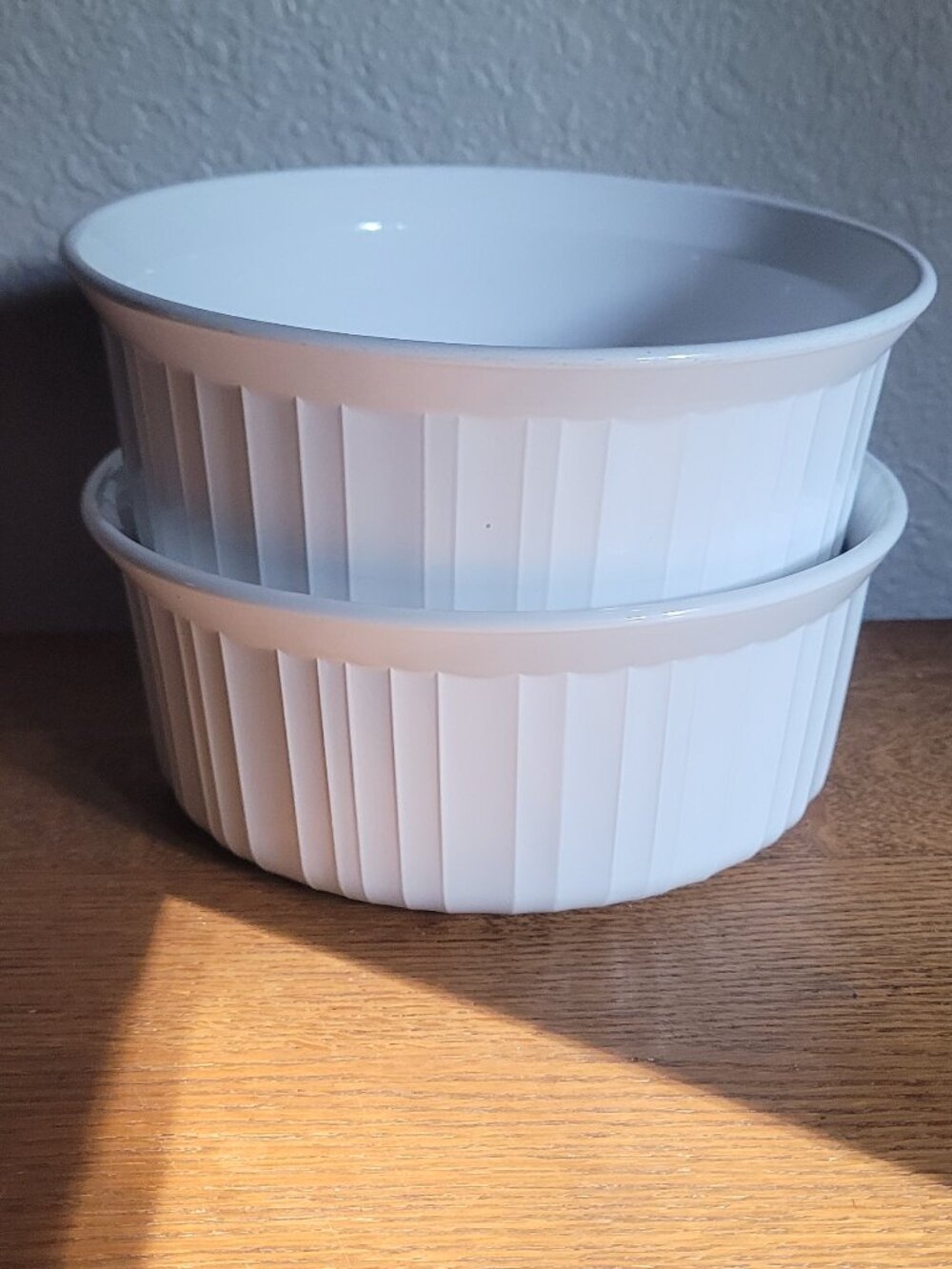 2 French White F-5-B 1 1/2 Qt Round Casserole Dishes sans Lids
